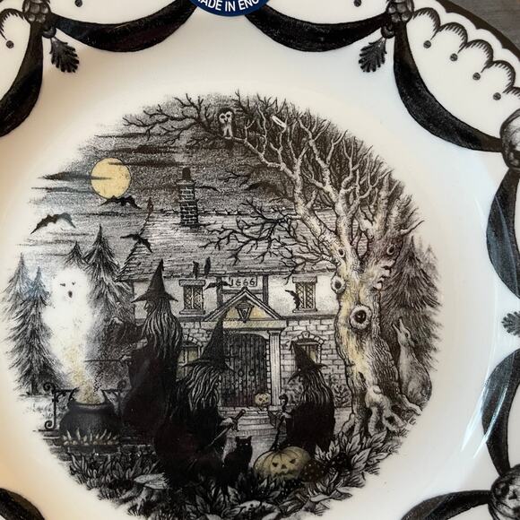 Royal Stafford Halloween Salad Plates 8.5in Porcelain Set of 2 Spooky Boo New - Picture 7 of 15
